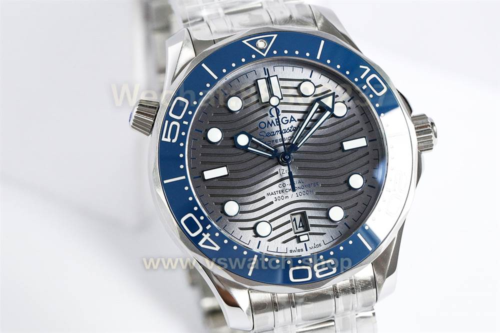VS厂欧米茄新海马300陶瓷盘腕表对比正品评测