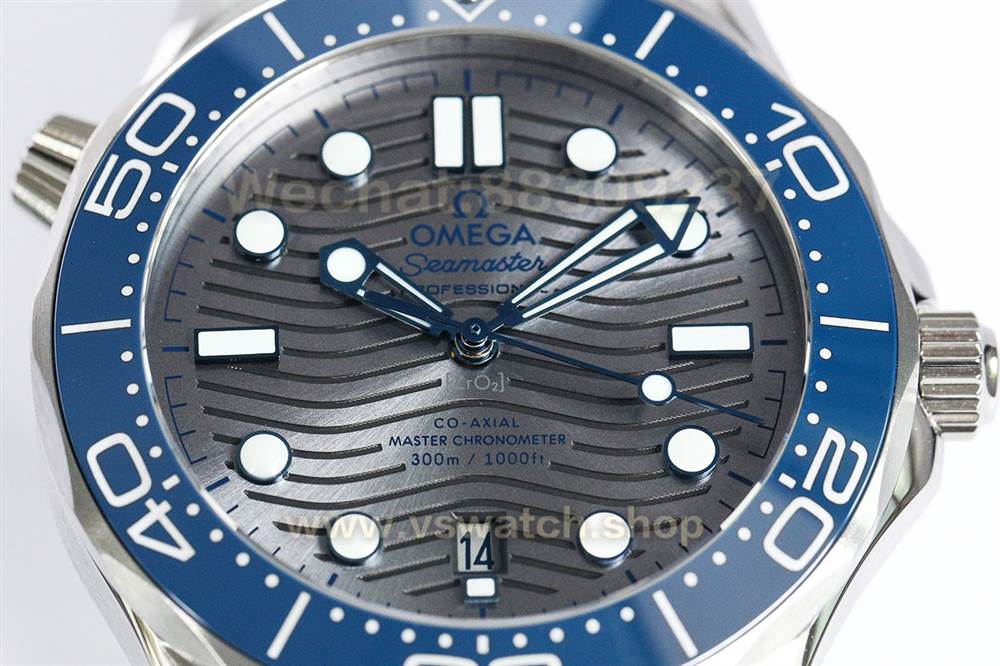 VS厂欧米茄新海马300陶瓷盘腕表对比正品评测