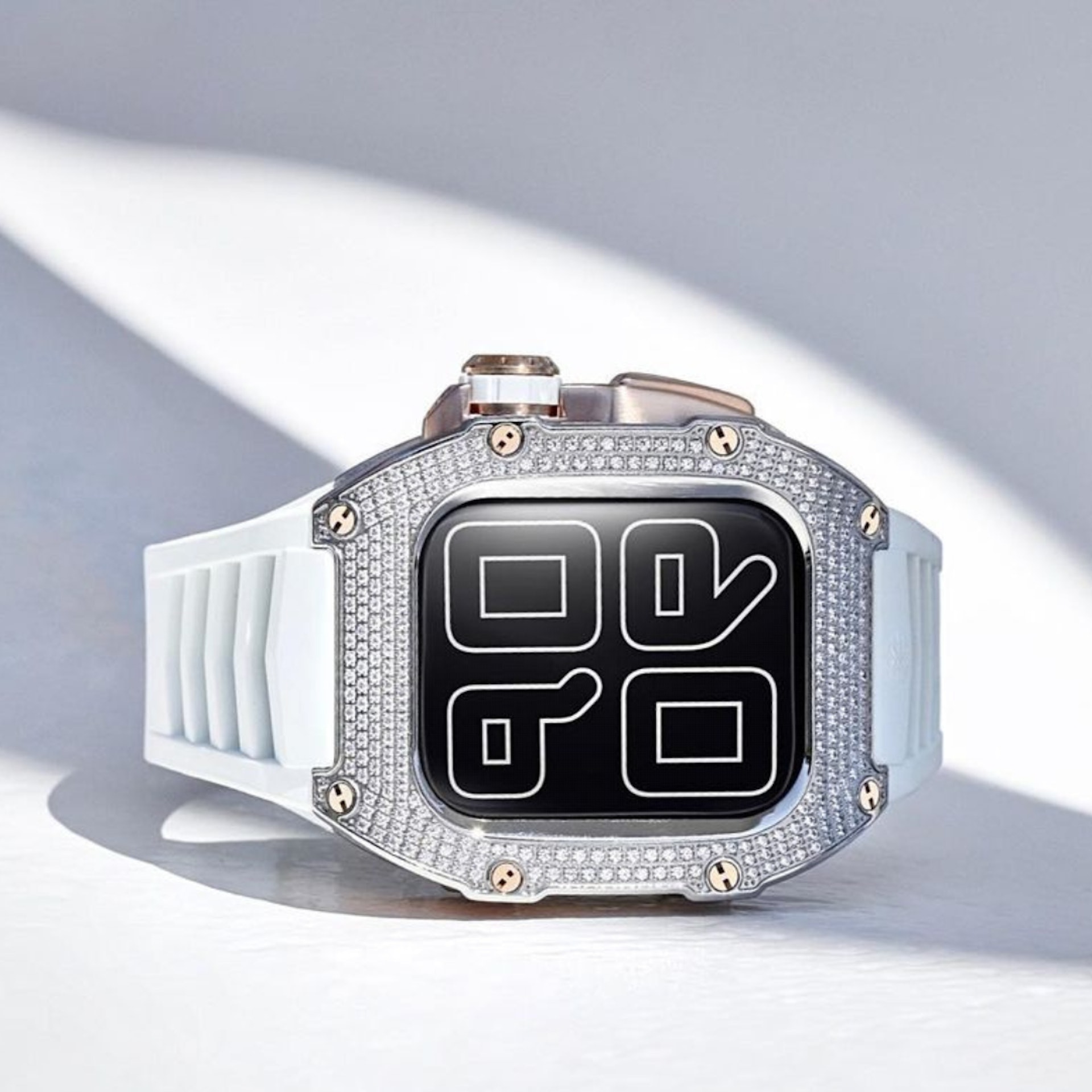 最贵Apple Watch登场！手表表壳镶满443颗顶级碎钻全球限量7套