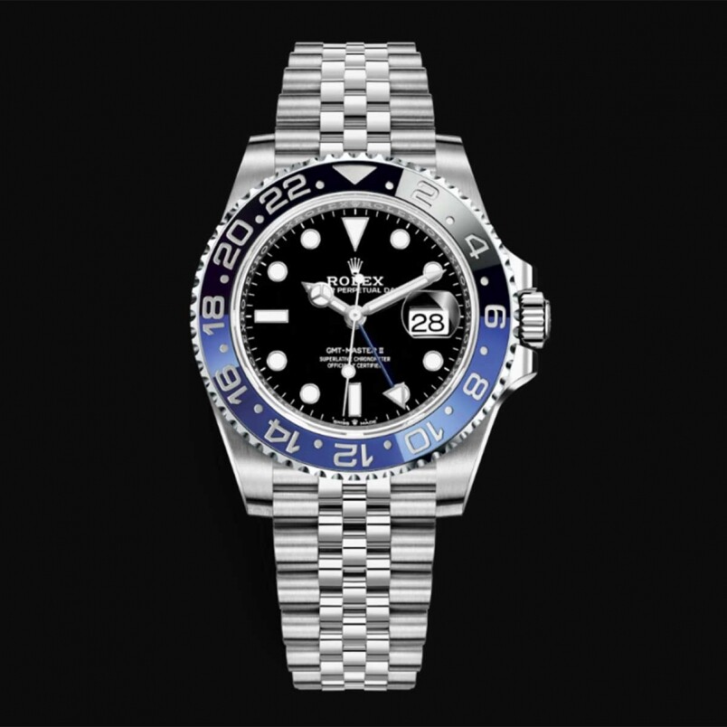 俗称蓝黑圈、BATMAN的Rolex GMT-Master II 116710BLNR是旧版本的款式，用的是三格表带，早已经