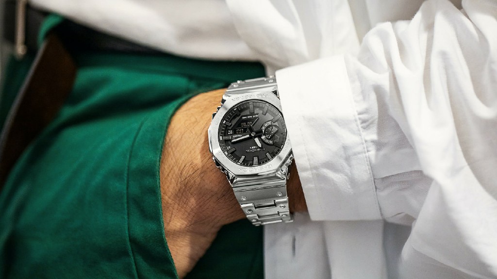 正在推出哦，伙计，G-Shock刚刚宣布了第一个全钢“卡西欧克”