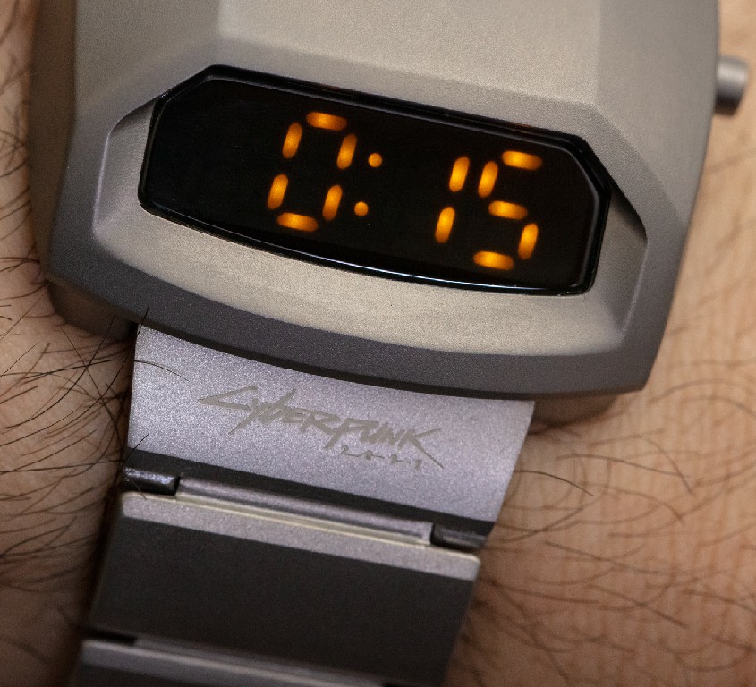 动手实践：Cyber​​punk 2077 游戏灵感的 LED T-2077 手表，拥有 NFT 驱动的所有权
