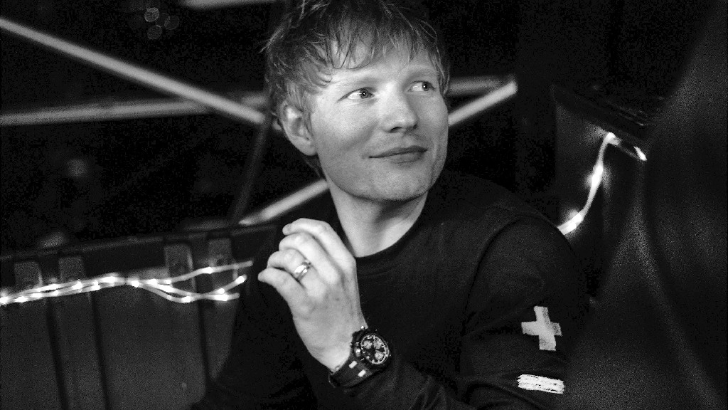 本周手表Ed Sheeran 在他的一对一陶瓷皇家橡树计时码表上