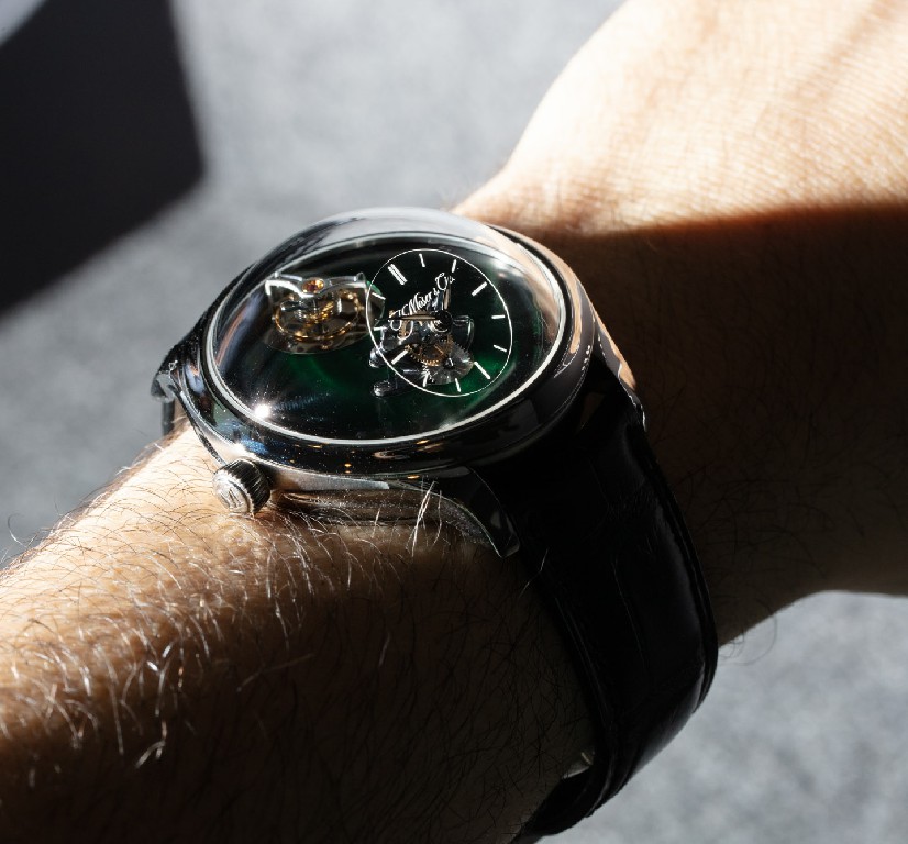动手实践：H. Moser & Cie X MB&F Endeavor 圆柱形陀飞轮绿色表盘腕表