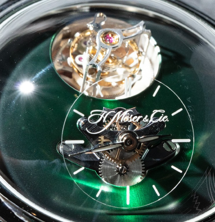 动手实践：H. Moser & Cie X MB&F Endeavor 圆柱形陀飞轮绿色表盘腕表
