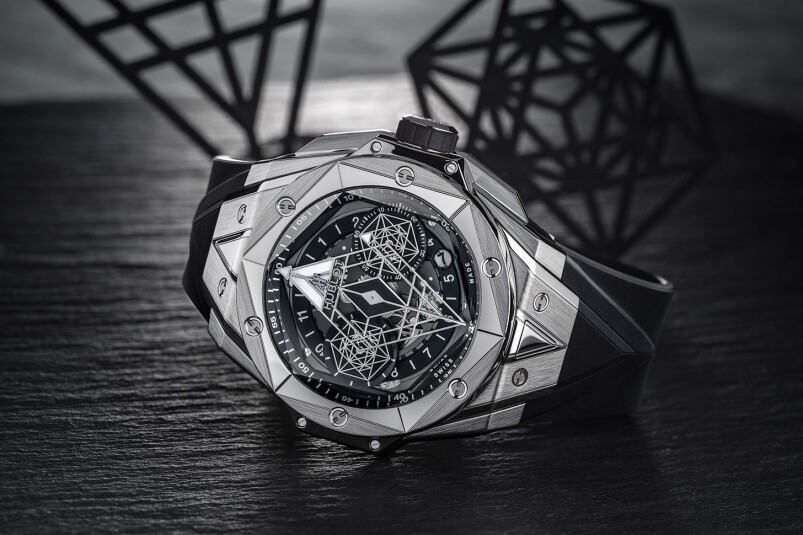 2019年Hublot再与Maxime Buchi联乘，将纹身元素进一步升华注入腕表的Hublot Big Bang Sang Bleu II