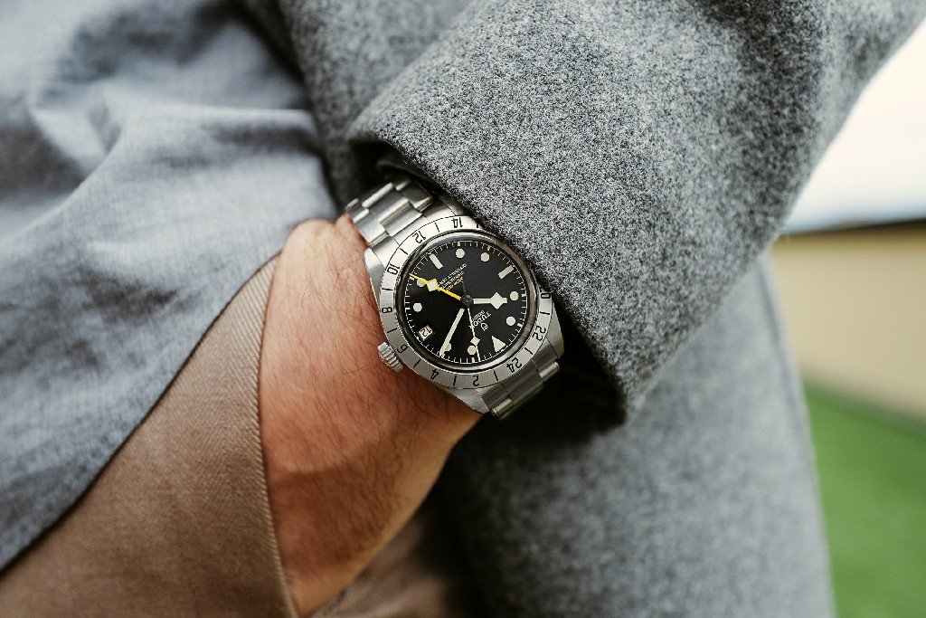 Tudor Black Bay Pro 佩戴在手腕上