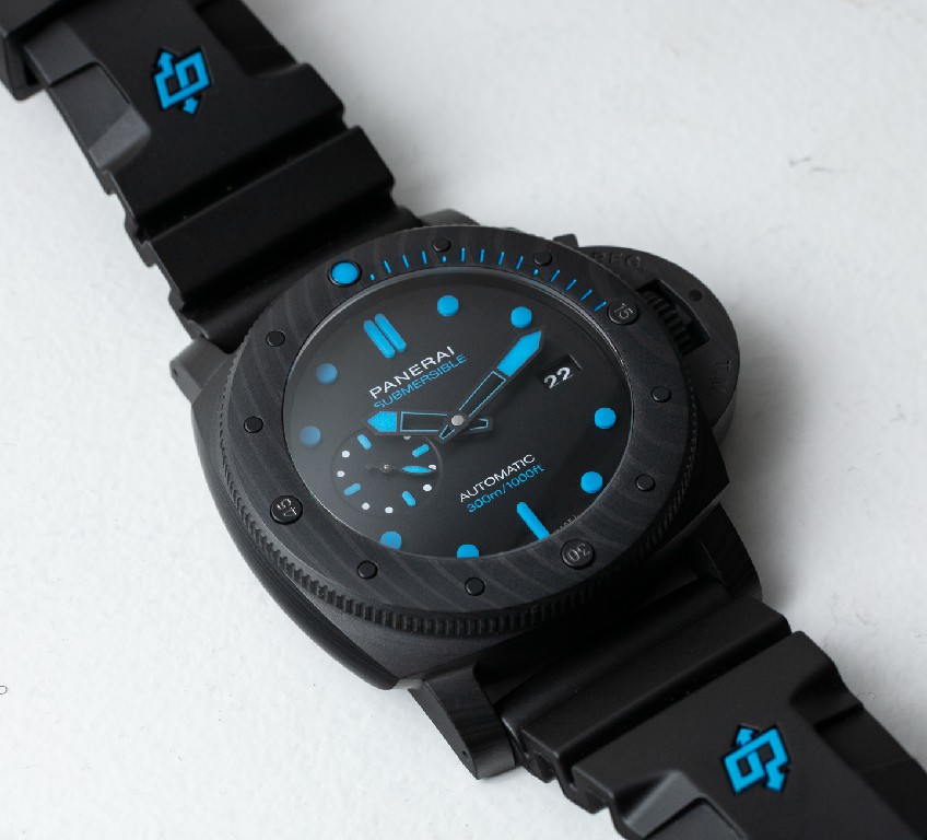 动手操作：沛纳海 Submersible 47 毫米 Carbotech PAM01616 手表