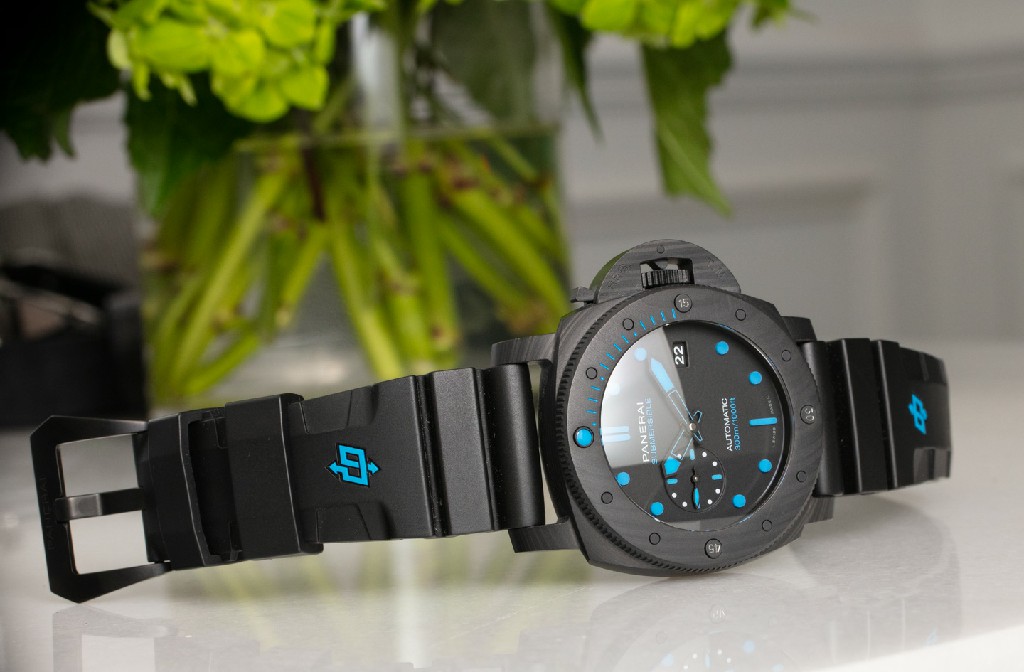 动手操作：沛纳海 Submersible 47 毫米 Carbotech PAM01616 手表