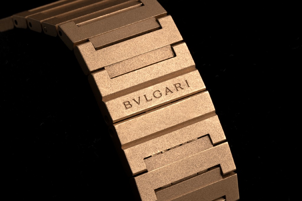 Bulgari Octo Finissimo 喷砂玫瑰金手链