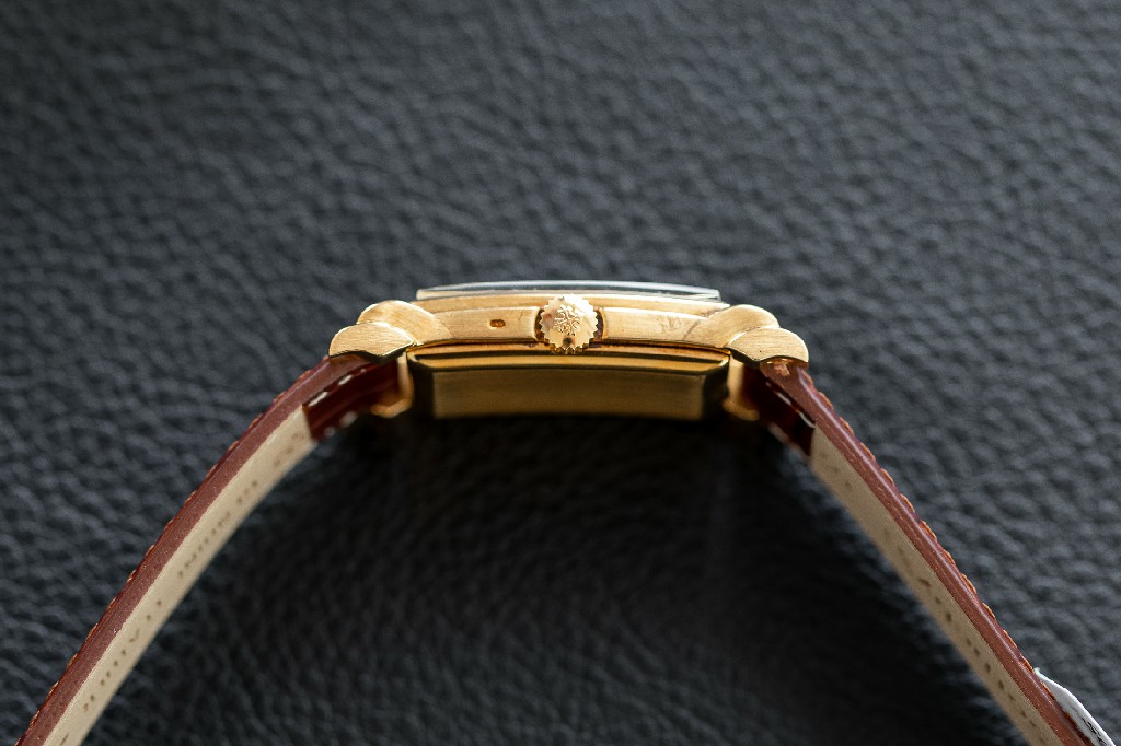 百达翡丽参考 2415 |  1947年制造的黄金腕表
