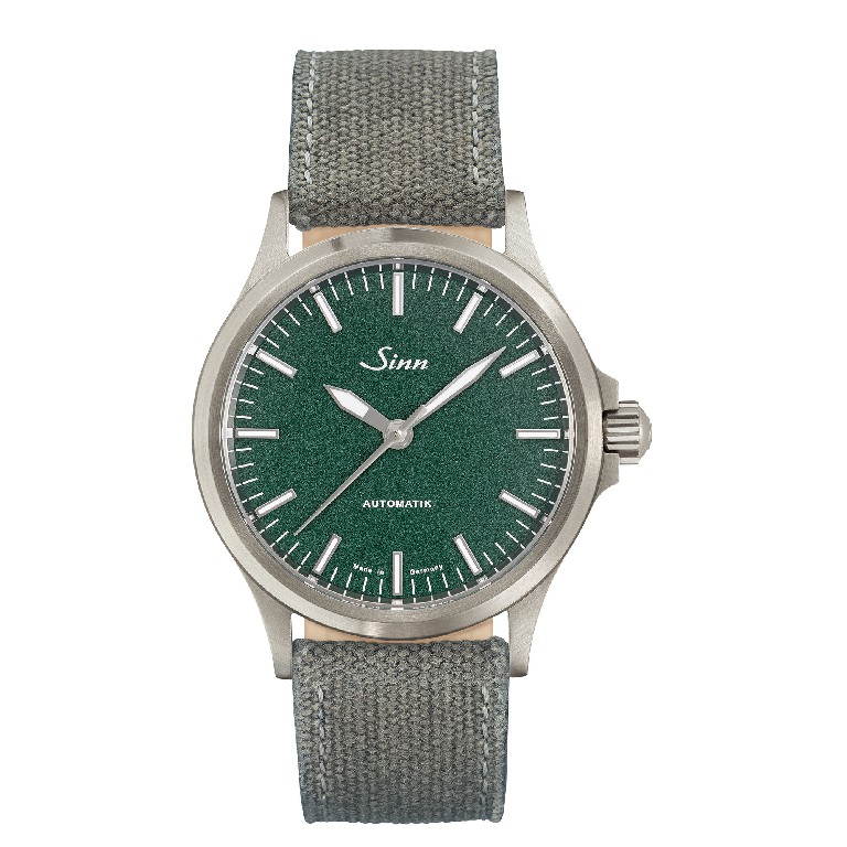 新的 Sinn 556 祖母绿限量版。