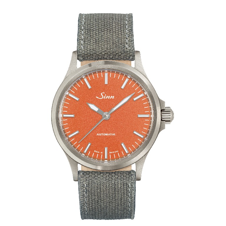 新的 Sinn 556 红玉髓限量版。