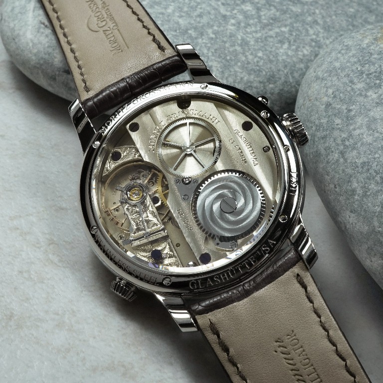 Moritz Grossmann Universalzeit 的底盖图片