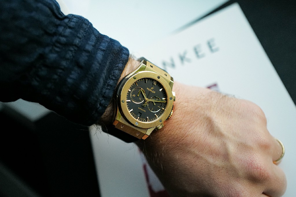 Hublot Classic Fusion 手腕上的计时码表