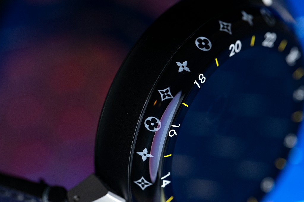 Louis Vuitton Tambour Horizo​​n Light Up，表圈特写